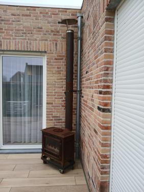 Gietijzeren tuinhaard.