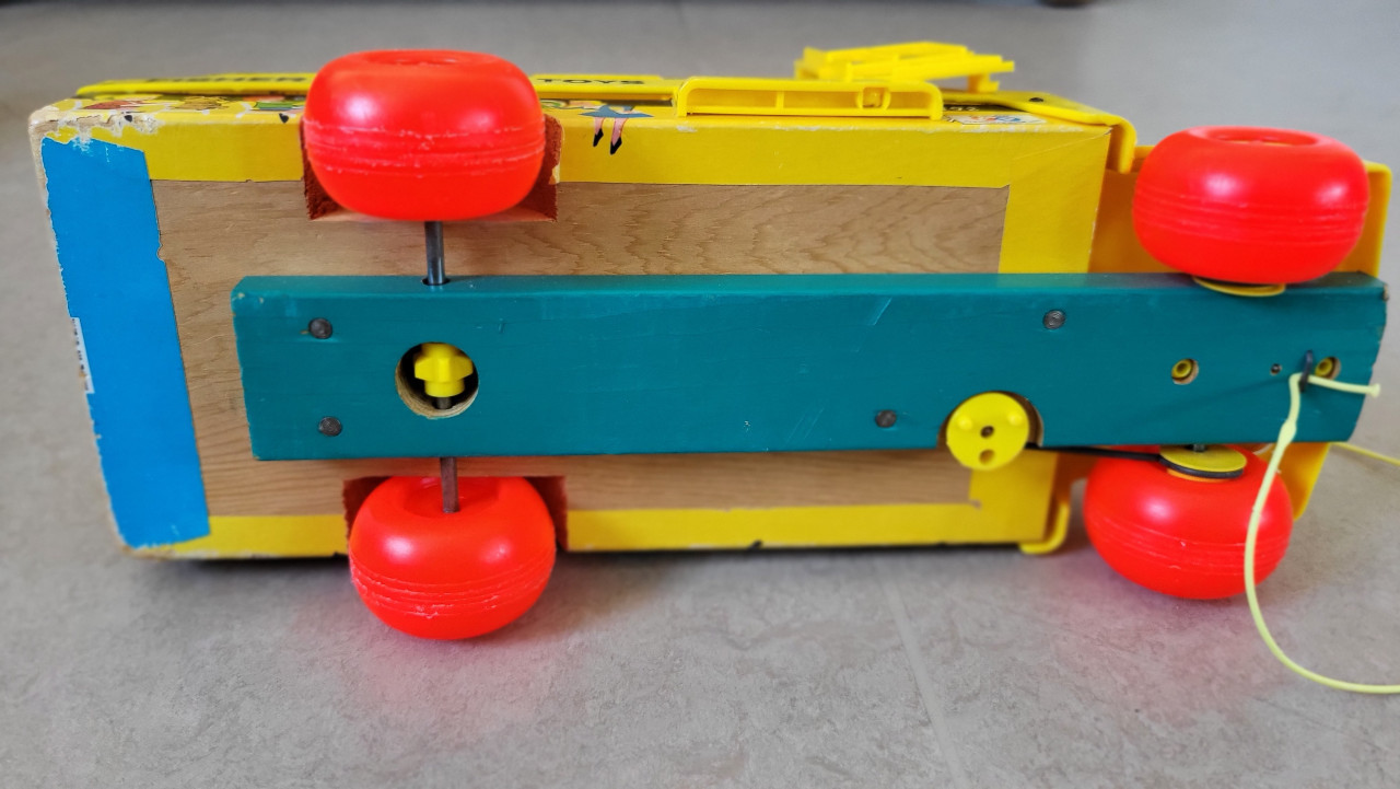 Vintage Fisher Price school bus uit 1965