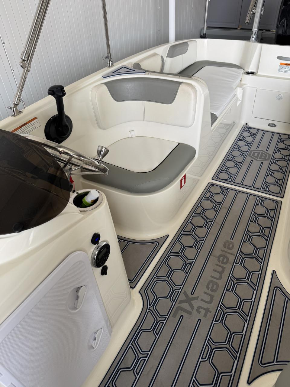 Prachtige Bayliner Element XL, 100pk Mercury 4 takt met trailer