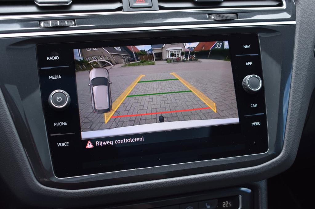 Volkswagen Tiguan 1.5 tsi act r-line | trekhaak | camera | stoelverwarming 