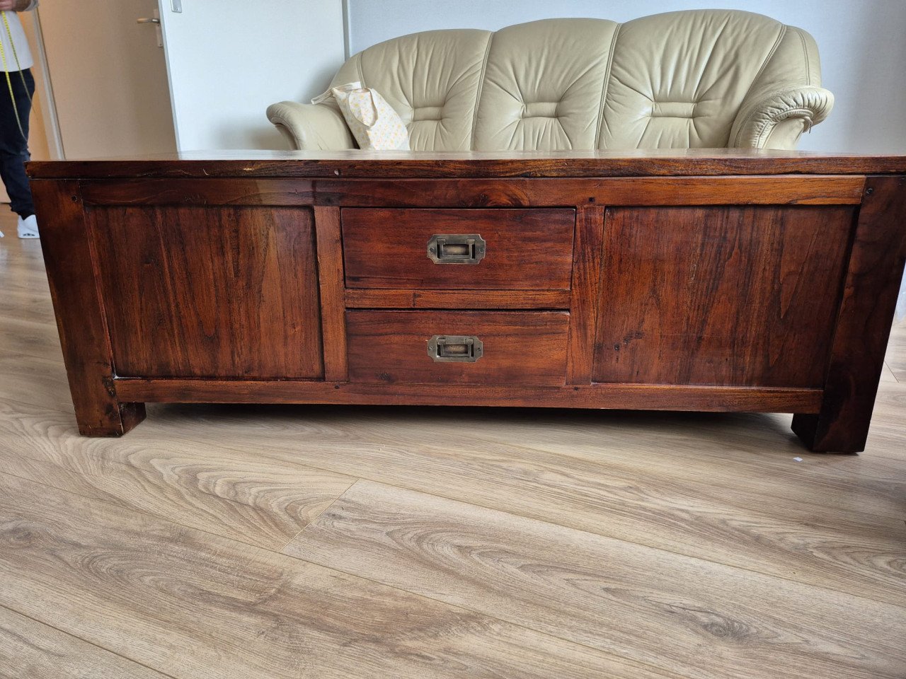 Gratis salontafel met laatjes