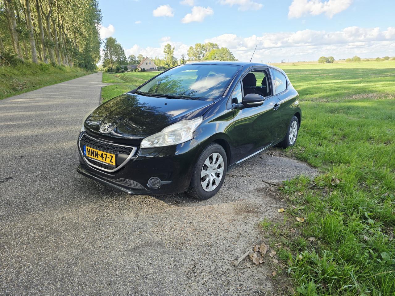 Peugeot 208 1.2 (10 maanden apk)