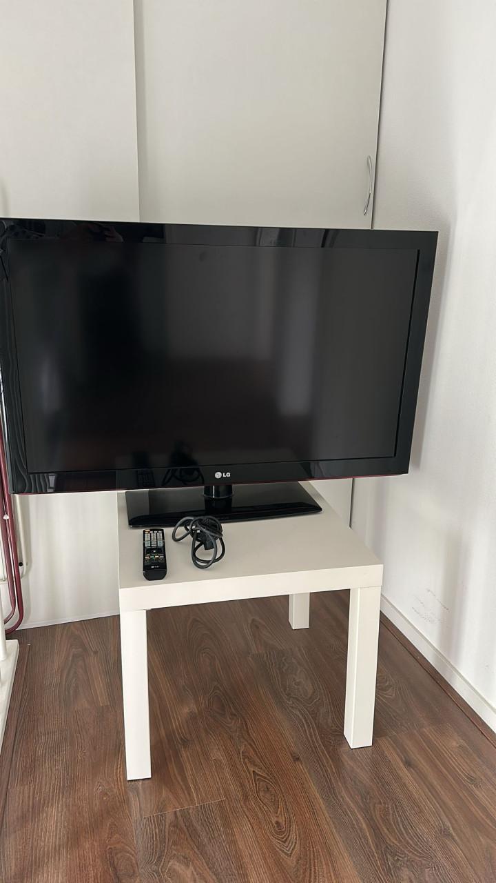 LG 42 INCH TV!!