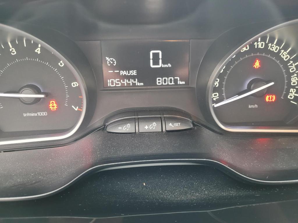 Peugeot 2008 1.2 puretech urban cross