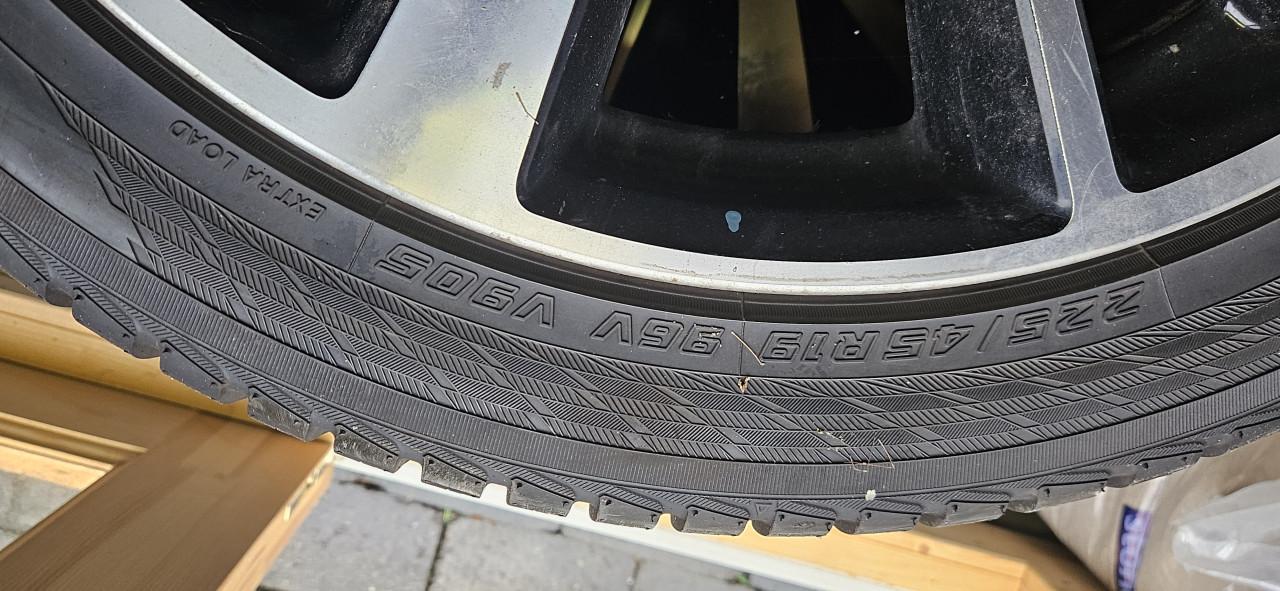 Nissan velgen met winterbanden