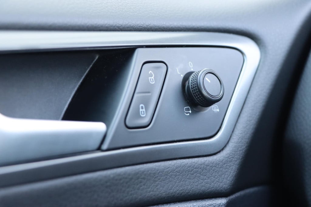 Volkswagen Golf 1.2 tsi business edition r connected