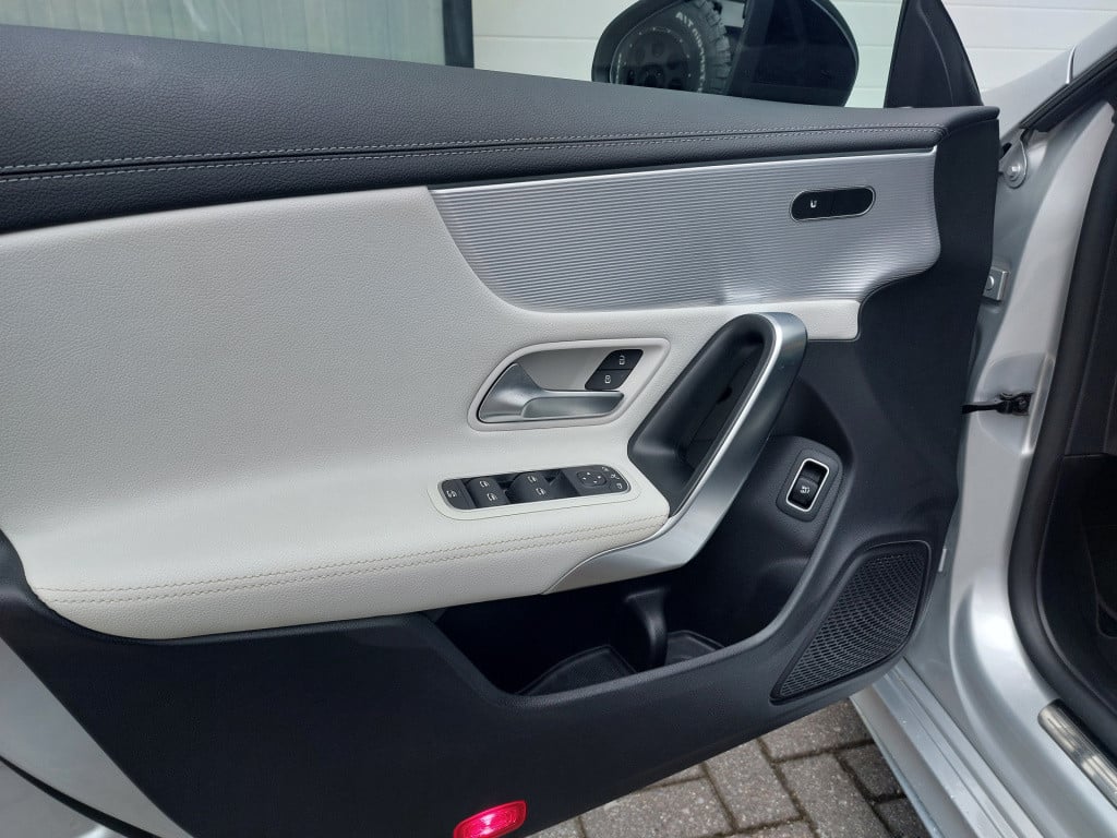 Mercedes-Benz Cla shooting brake 250 premium plus | zeer rijk uitgerust