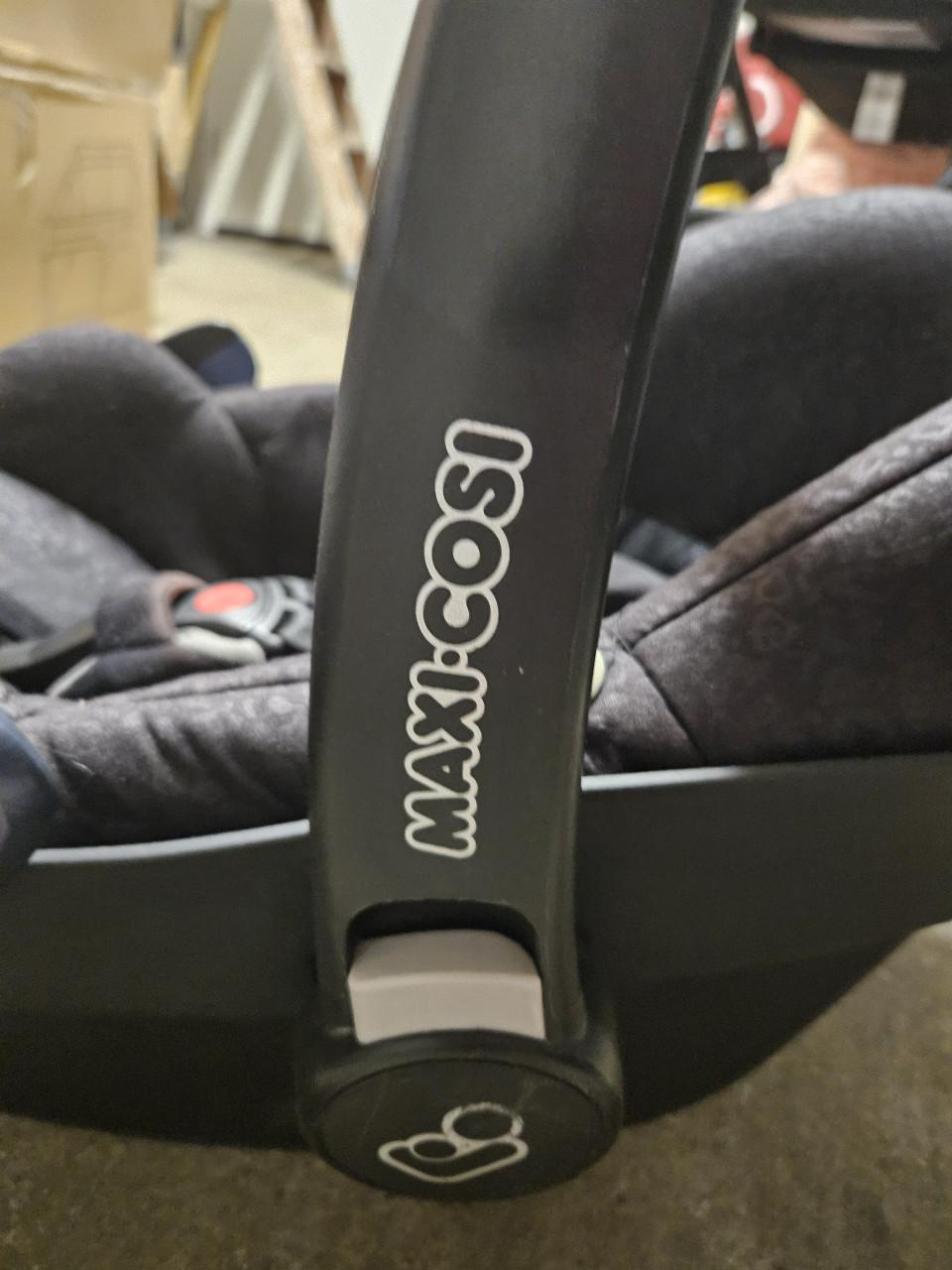 Maxi Cosi Pebble + Familyfix base