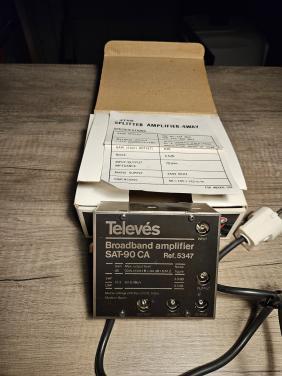 Zgan Televés SAT-90 CA breedbandversterker in werkende staat