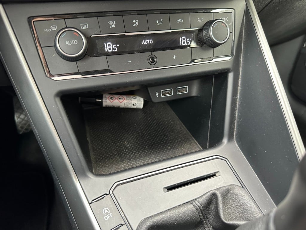 Volkswagen Polo 1.0 tsi comfortline business r-line camera virtual cockpit 
