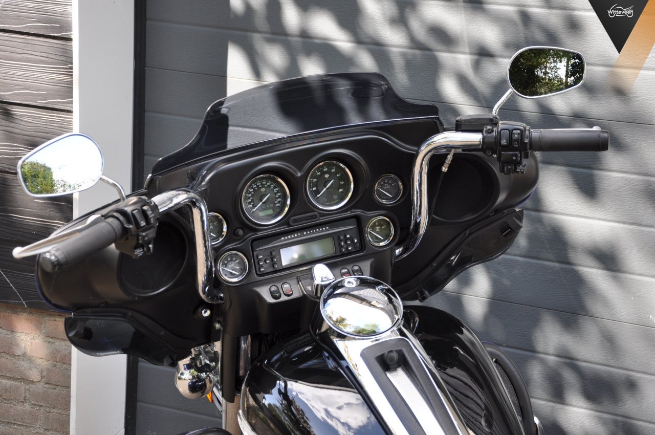 Harley Davidson FLHTK Electra Glide Ultra Limited 103 Ape, uitlaten