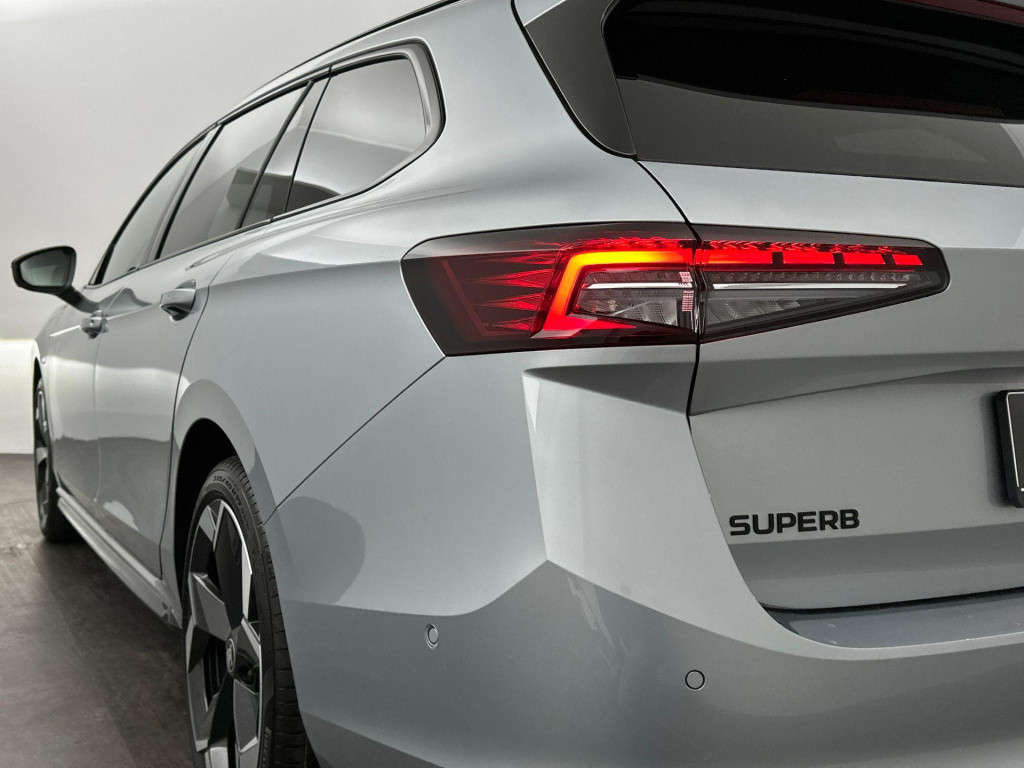 Skoda Superb sportline business 1.5 tsi phev 150 kw / 204 pk co