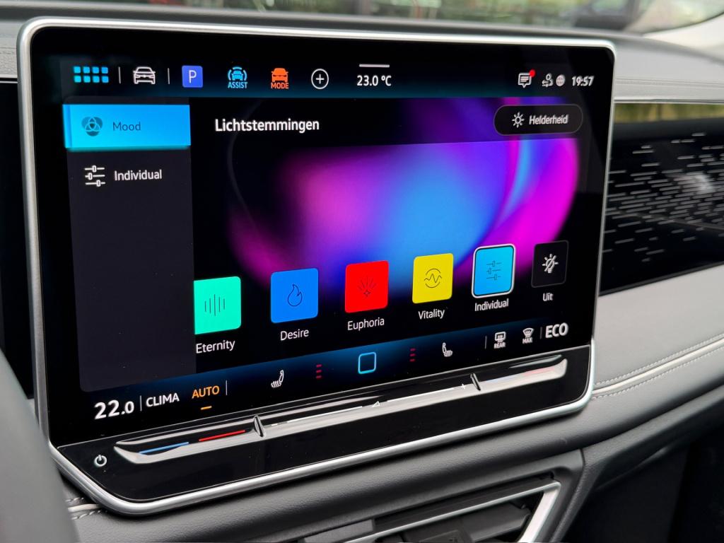 Volkswagen Tiguan 1.5 ehybrid elegance 204pk | trekhaak | 20 inch | 360 cam