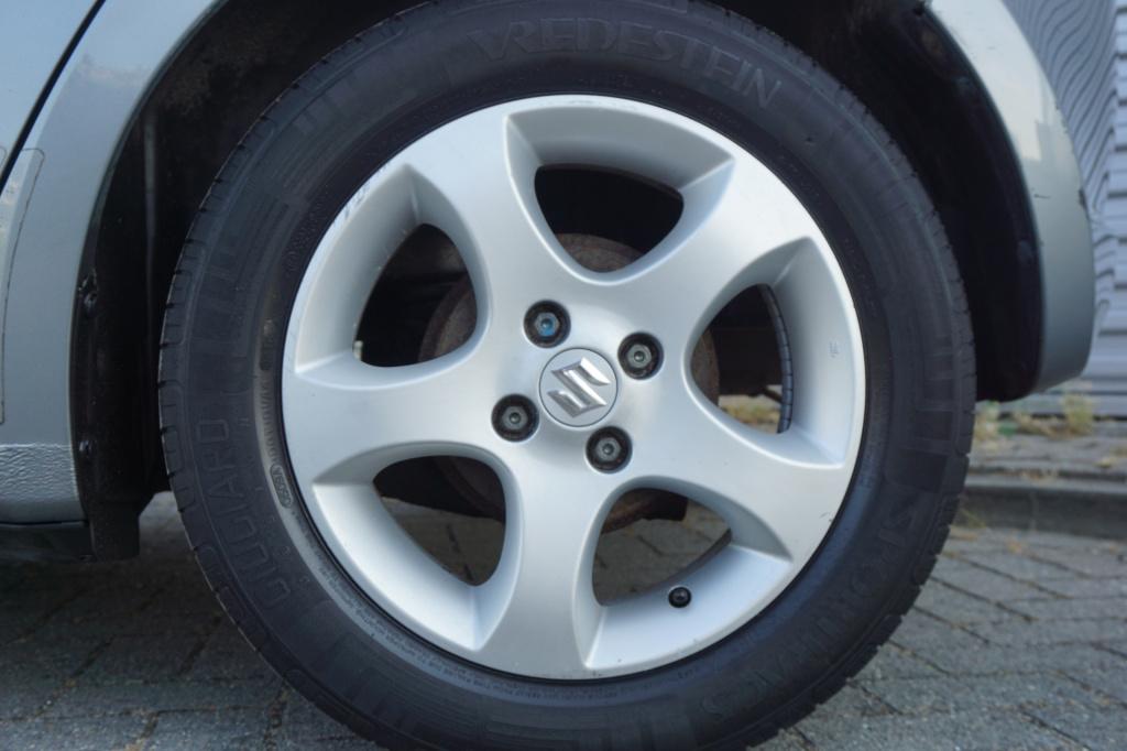 Suzuki Swift 1.3 gls airco / elektr. ramen / lm velgen / nap / apk t/m 07-2