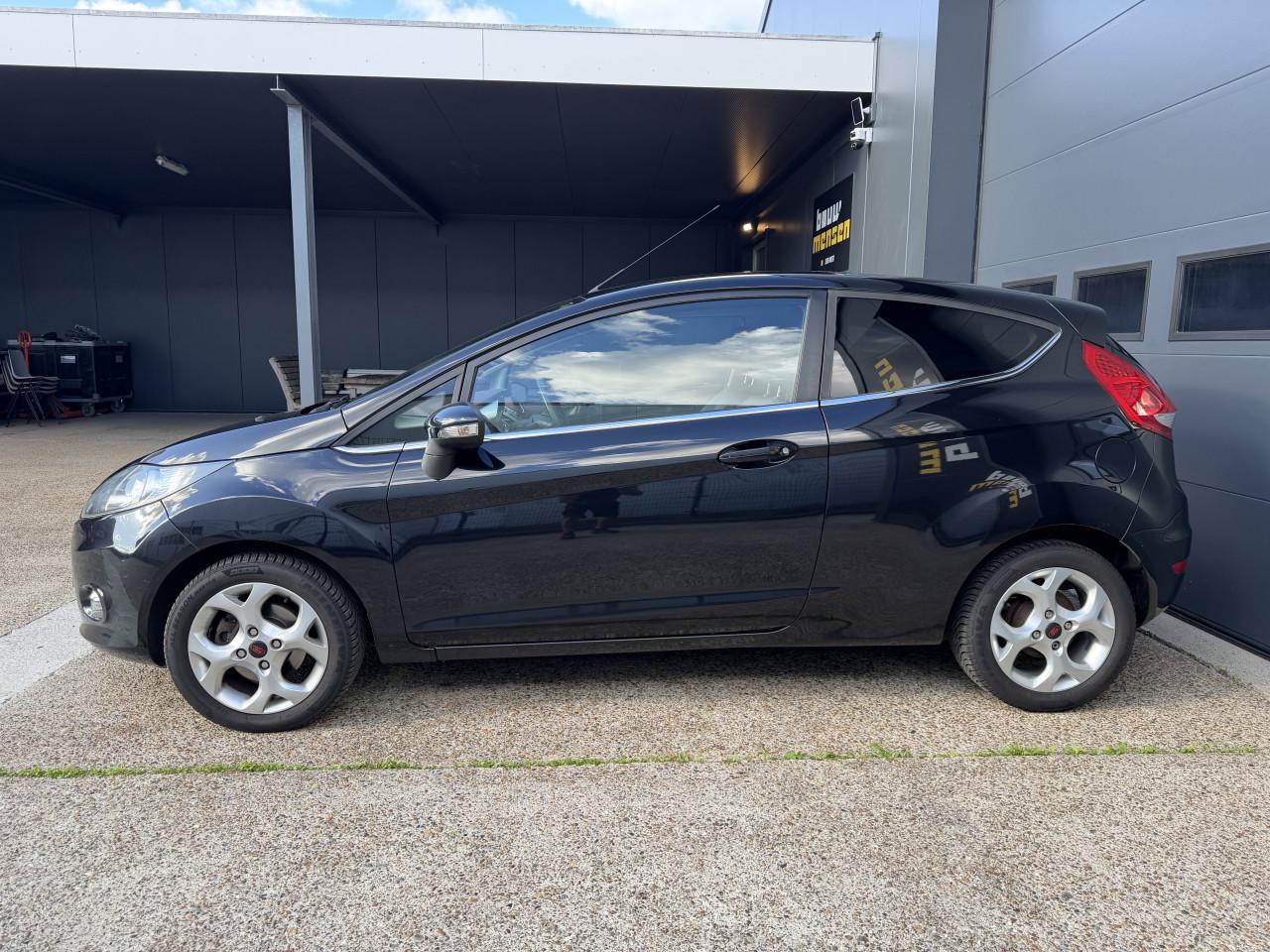 Ford Fiësta 1.4 71KW Trend 3DR 2009 Zwart Airco Apk Keyless