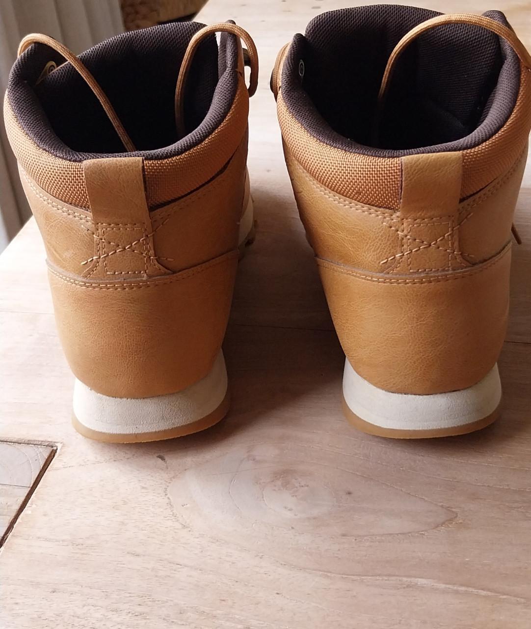 Prachtige camel wandelschoenen; Helly Hansen