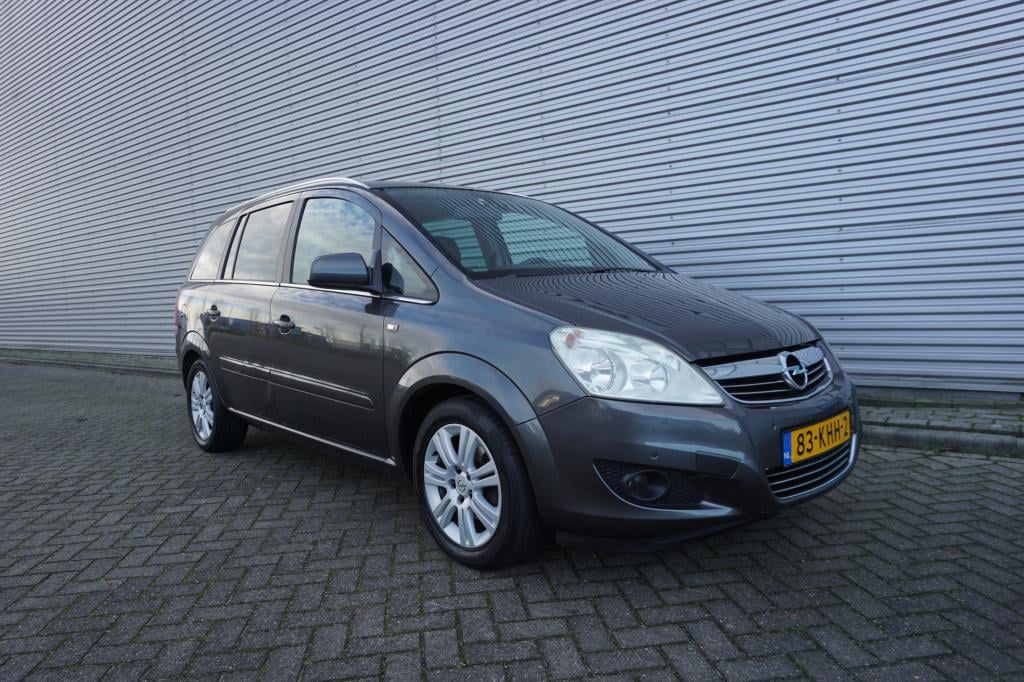 Opel Zafira 1.8 cosmo 7-persoons / climate / navi / cruise / trekhaak / lm 