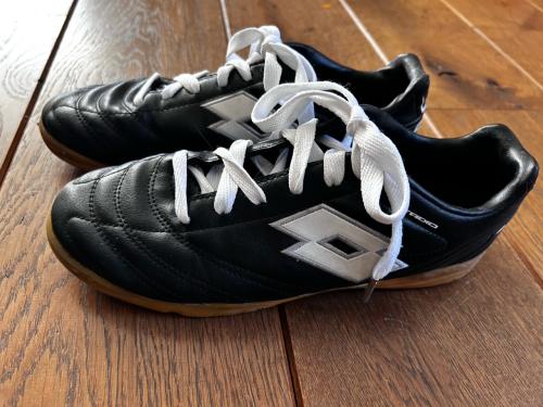 Voetbalschoenen mt 41