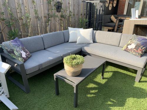 Alminium grijs Loungset met kussens en tafel