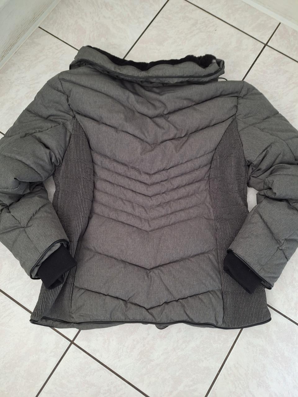 Grijze Jas...  Maat L