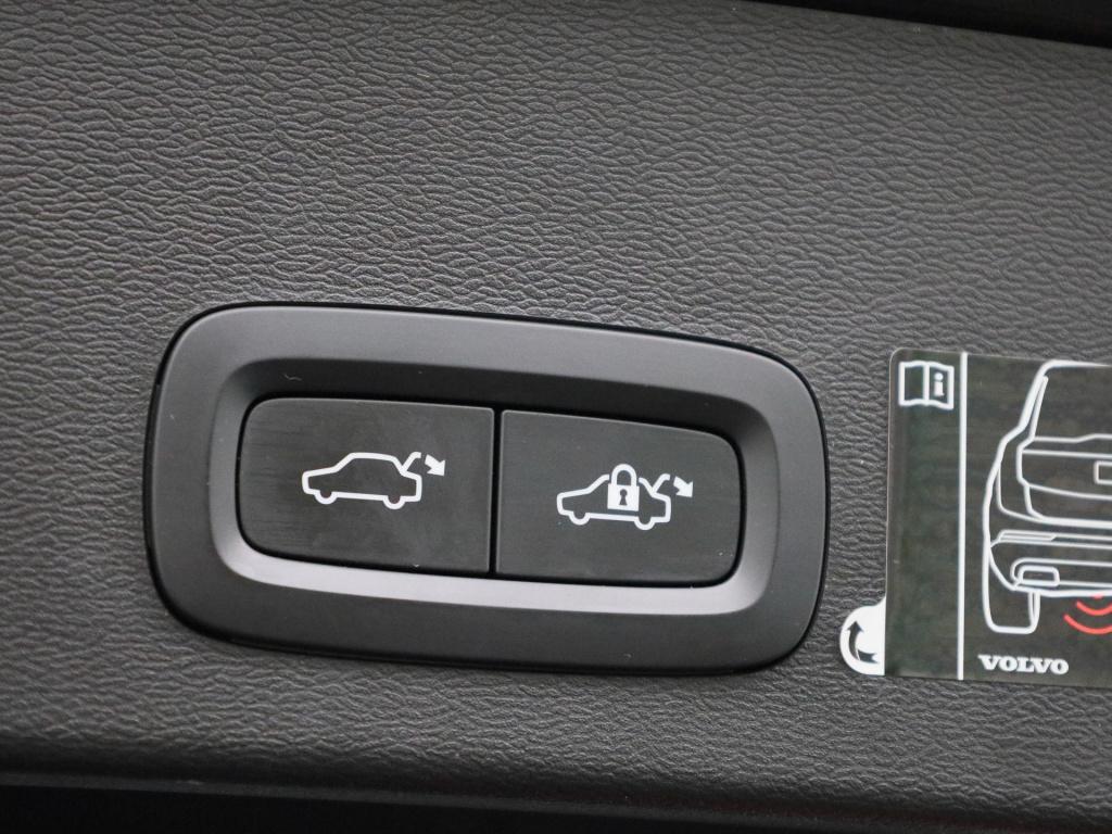 Volvo XC40 1.5 t4 recharge inscription expression | automaat | apple carpla