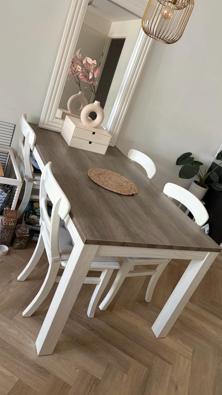 Mooie eettafel wit/greywash