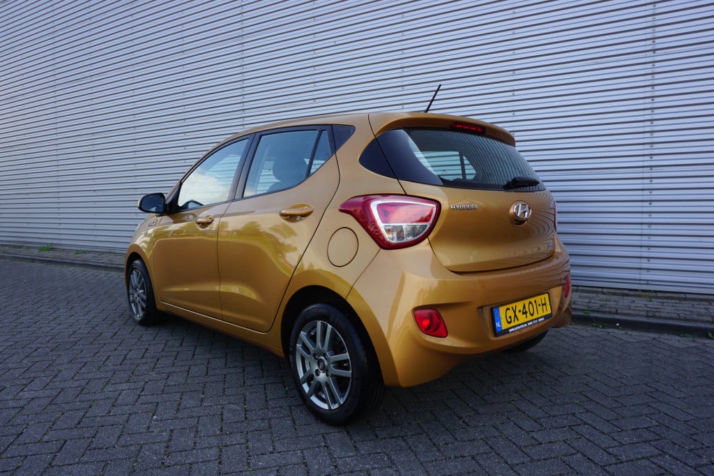 Hyundai I 10 1.0i i-motion comfort climate / cruise / parkeers. / nap