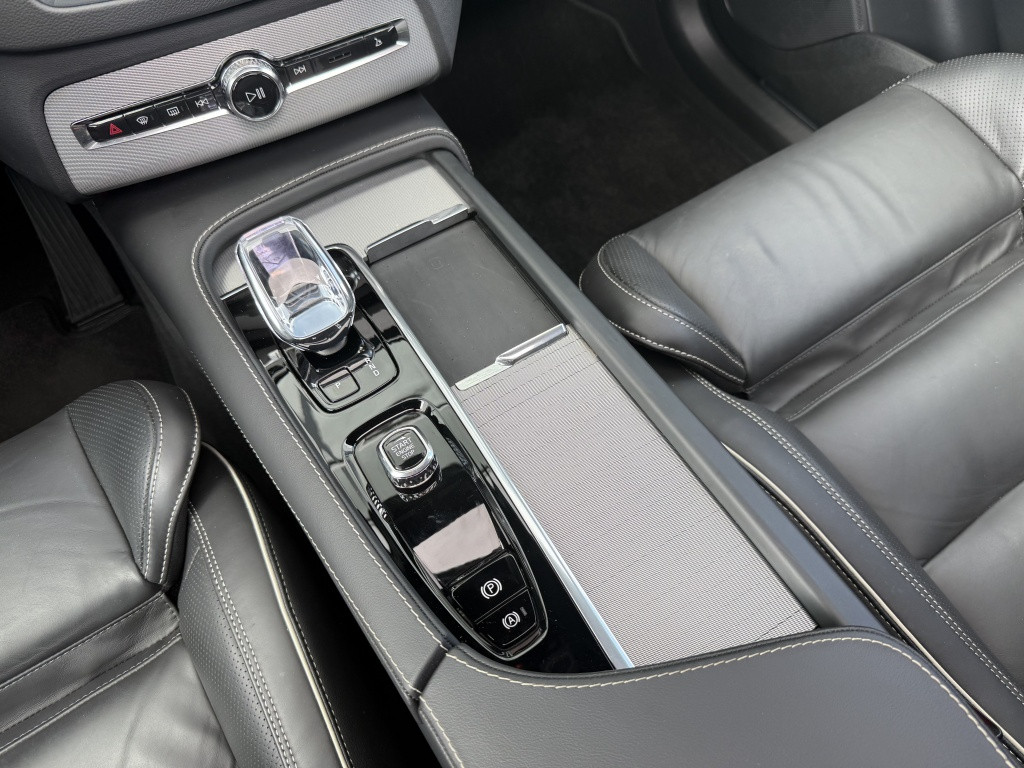Volvo XC90 t8 455pk recharge ultra dark| full options ! luchtvering b&w sou