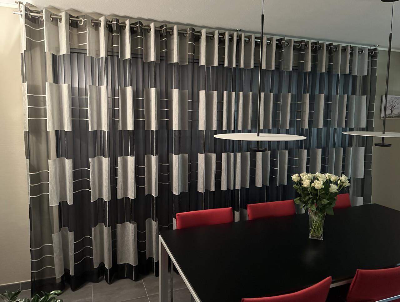 Glasgordijnen op roede