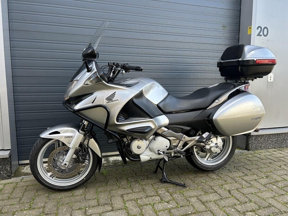 Honda NT700V Deauville uit 2010 met ABS, topkoffer, valbeugel, etc €3250,-
