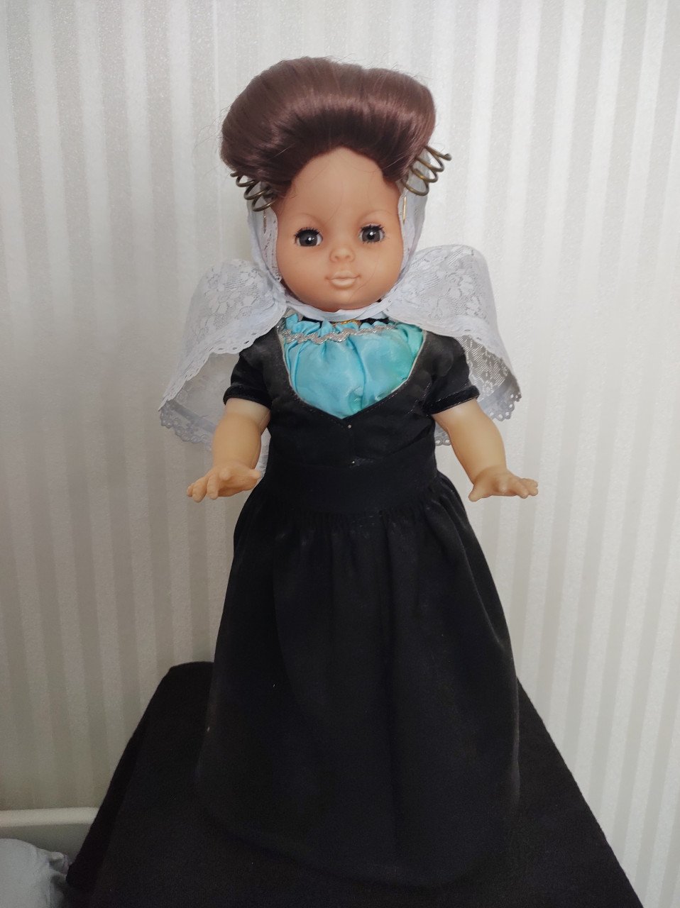3 prachtige poppen op originele Walcherse klederdracht