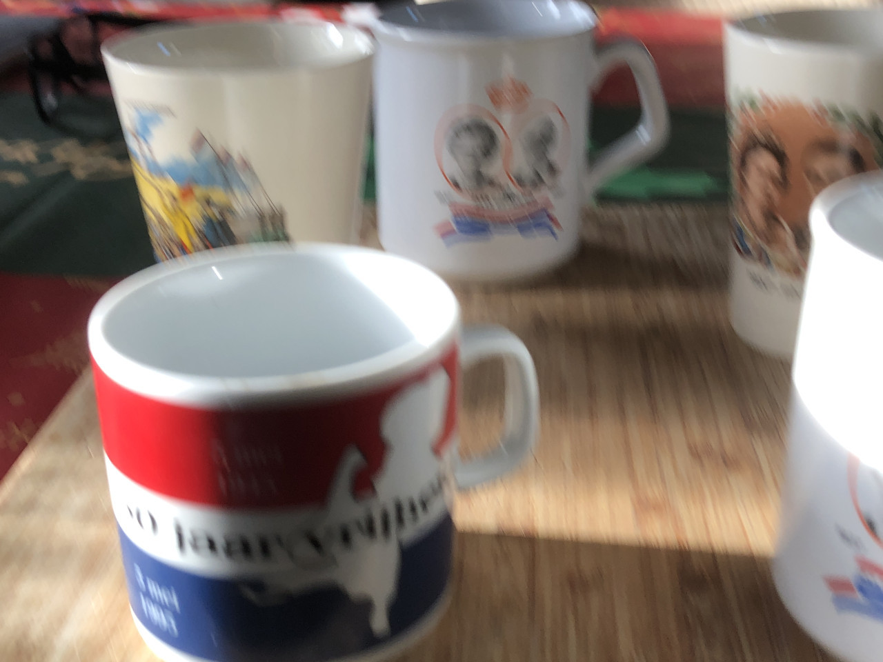 5 mei bekers en bekers koninklijk huis
