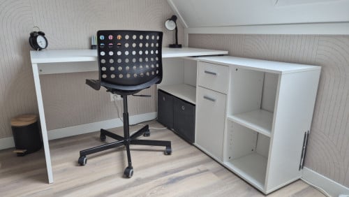 Bureau wit met onderkast incl. bureaustoel