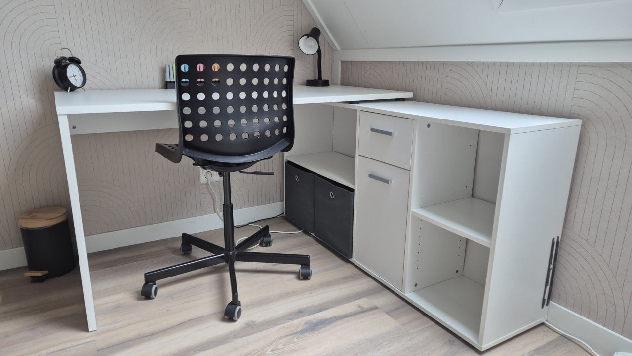 Bureau wit met onderkast incl. bureaustoel