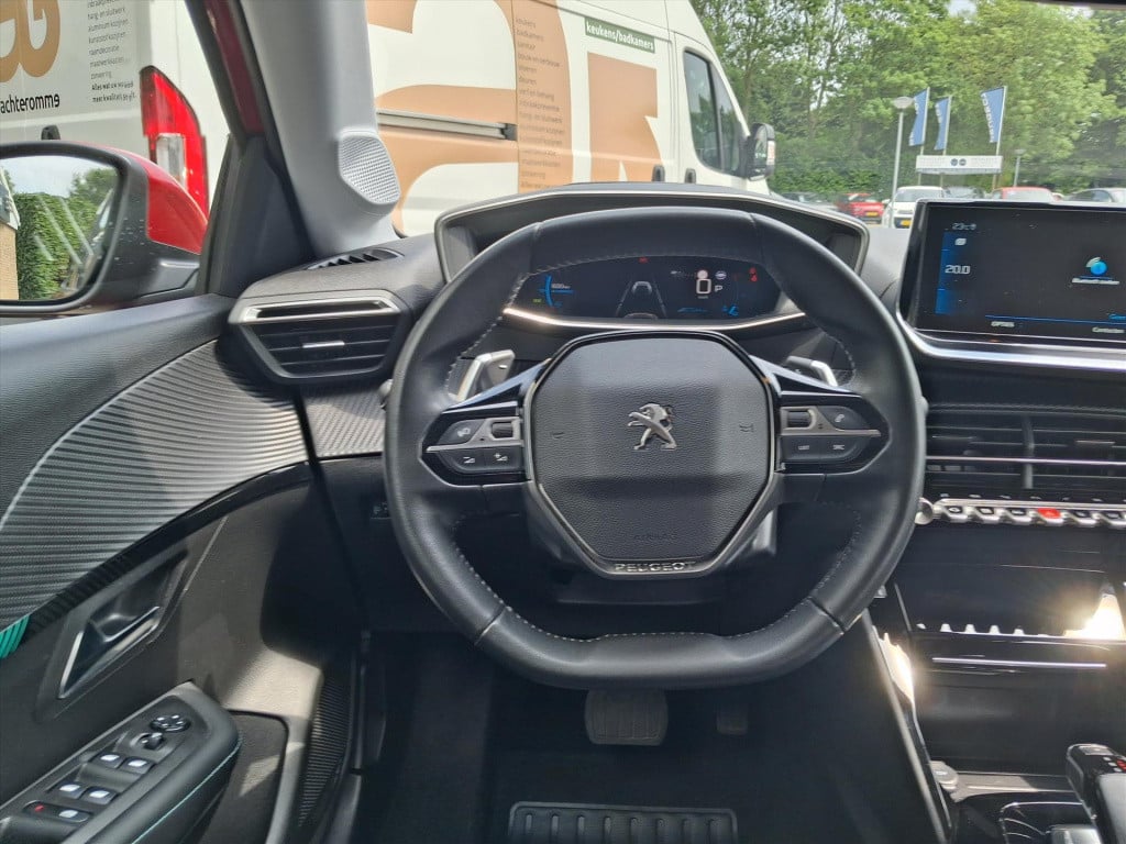 Peugeot 208 1.2 puretech 100pk eat8 allure pack | navi | bt | parkeersens. 