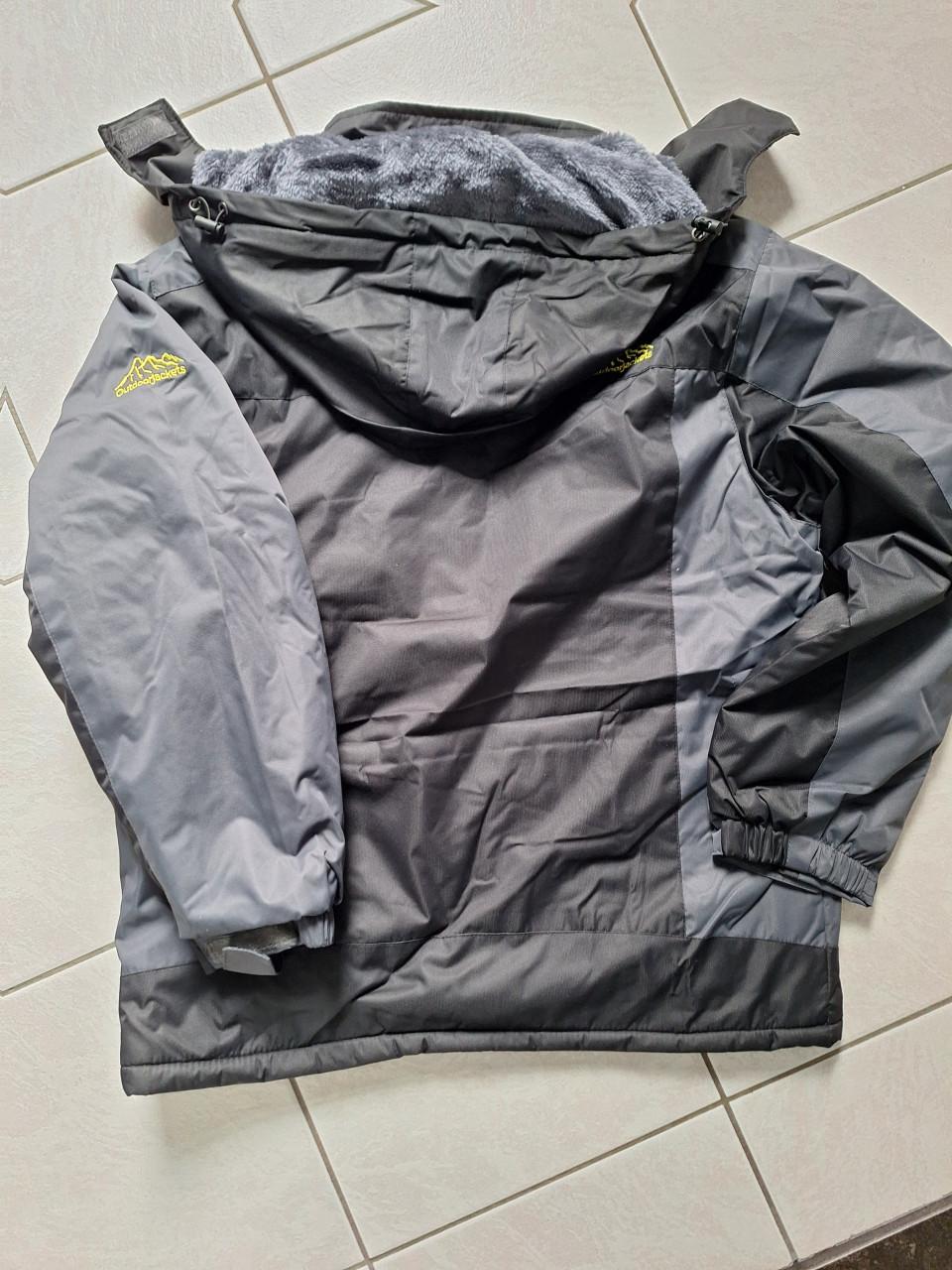 Te Koop  Mooie Nieuwe Winterjas