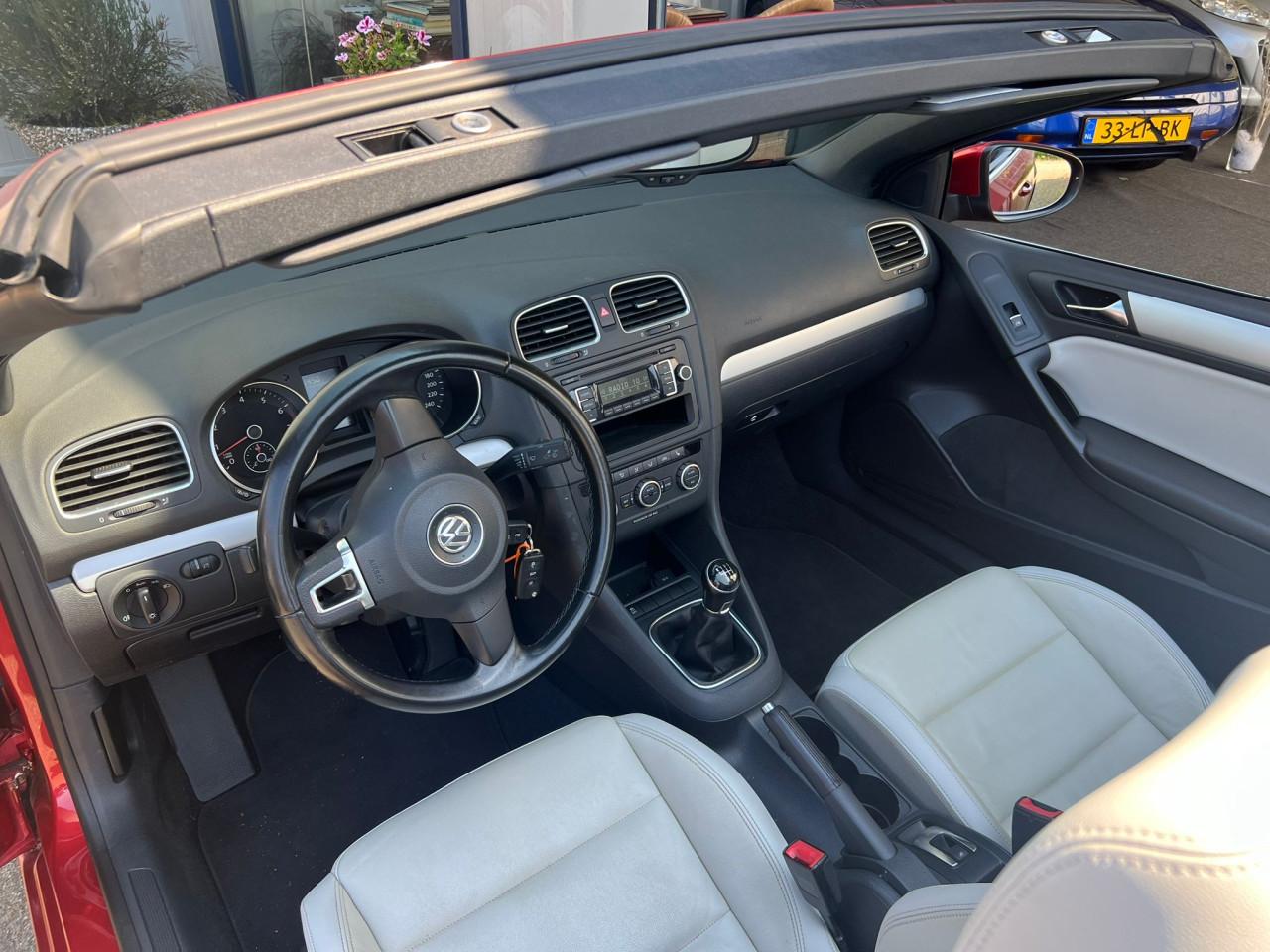VW Golf Cabriolet uit 2012 met slechts 129.000 km LED/Airco/Leer