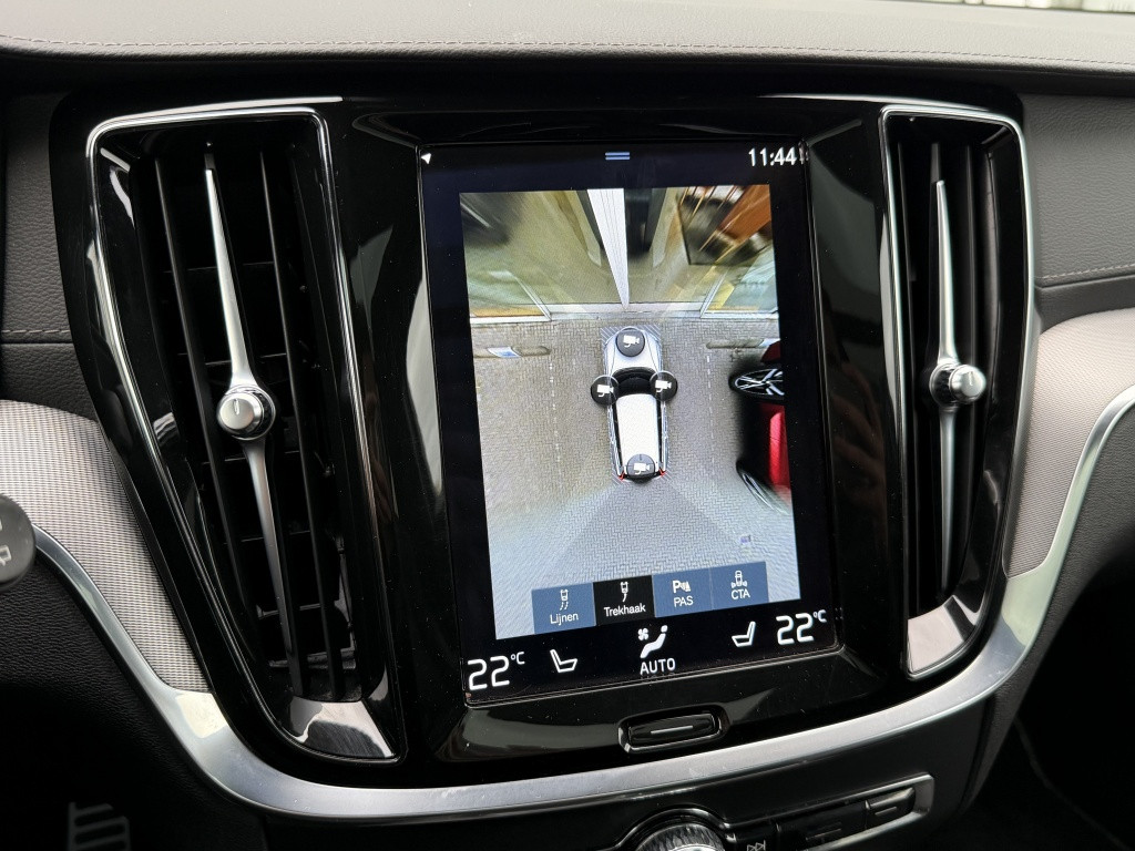 Volvo V60 t6 340pk recharge r-design| panodak| adap.cruise| 360camera| tre