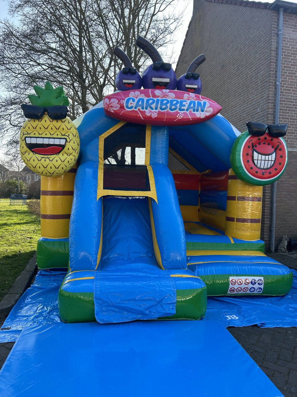 Te huur springkussen met slide