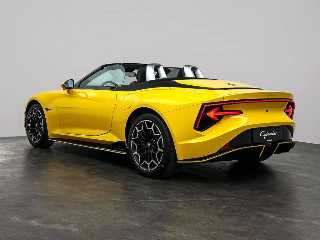 MG Cyberster trophy extended range 77kwh | showroommodel | 507 km bereik wl
