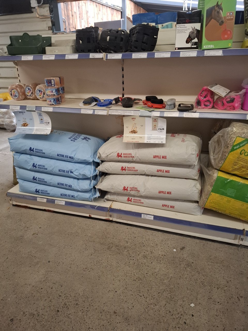 Vernieuwde paardenafdeling, paardenvoer en nog veel meer...