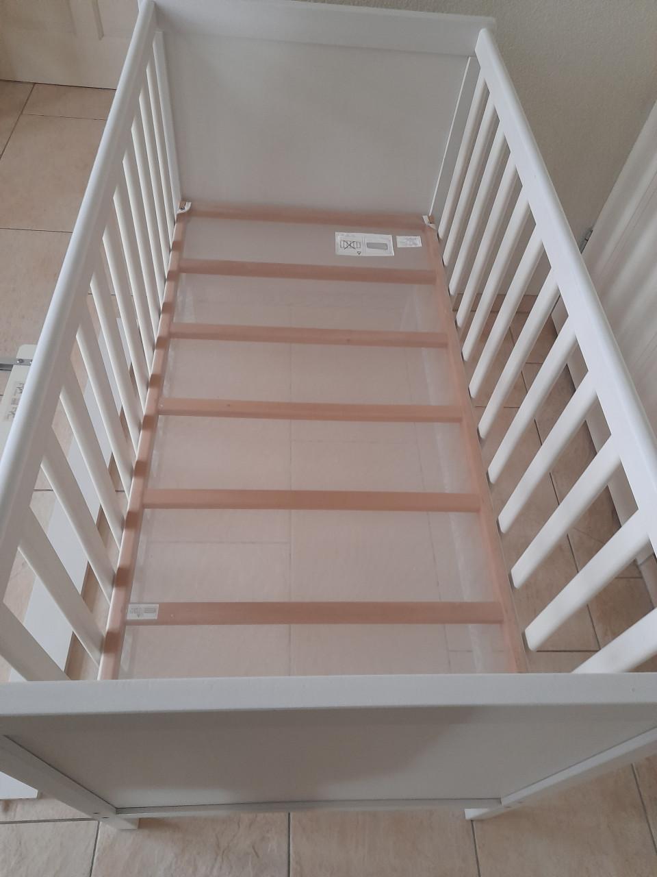 SUNDVIKBabybedje, wit, 60x120 cm  ( in goede nette staat )