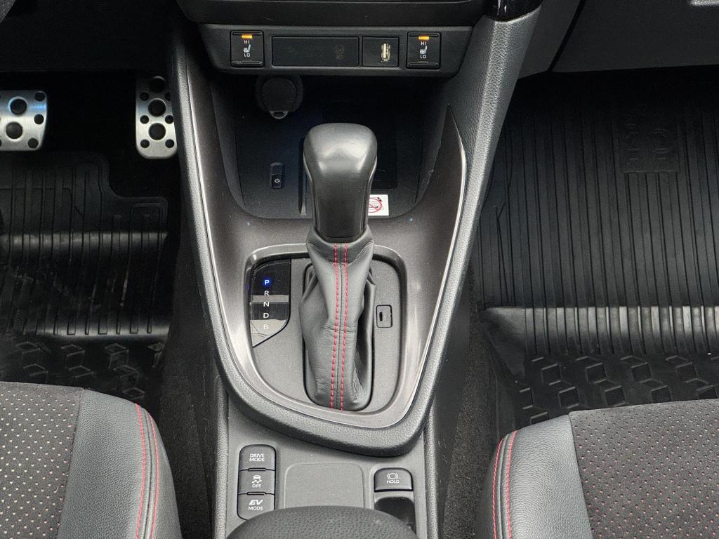 Toyota Yaris 1.5 hybrid gr sport premium pack, nl-auto!