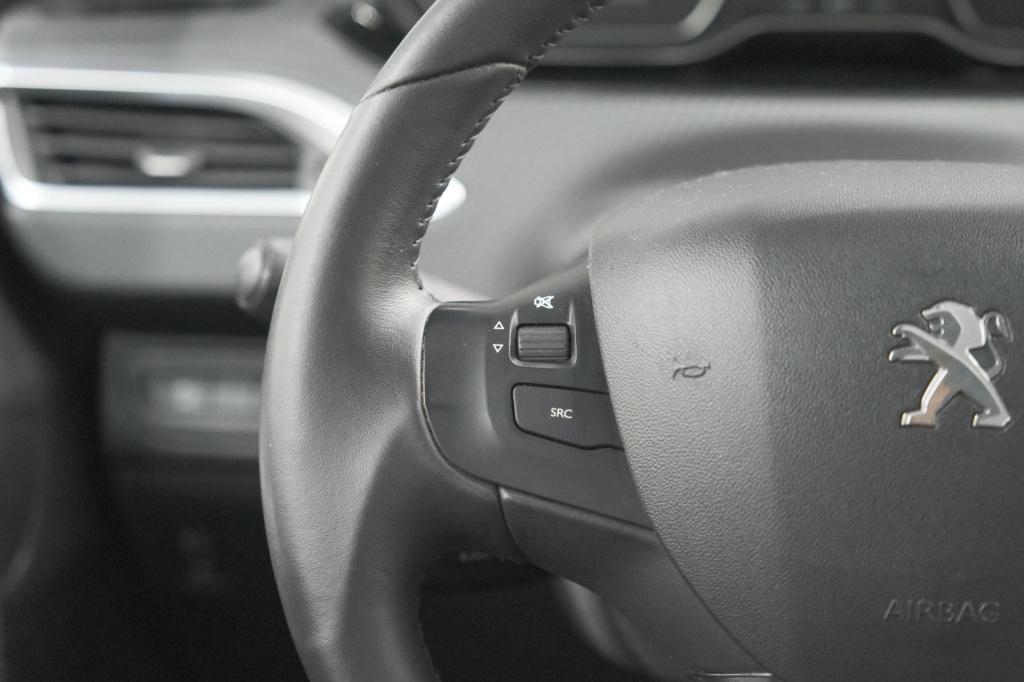 Peugeot 2008 puretech 110 blue lion | trekhaak | apple carplay | parkeersen