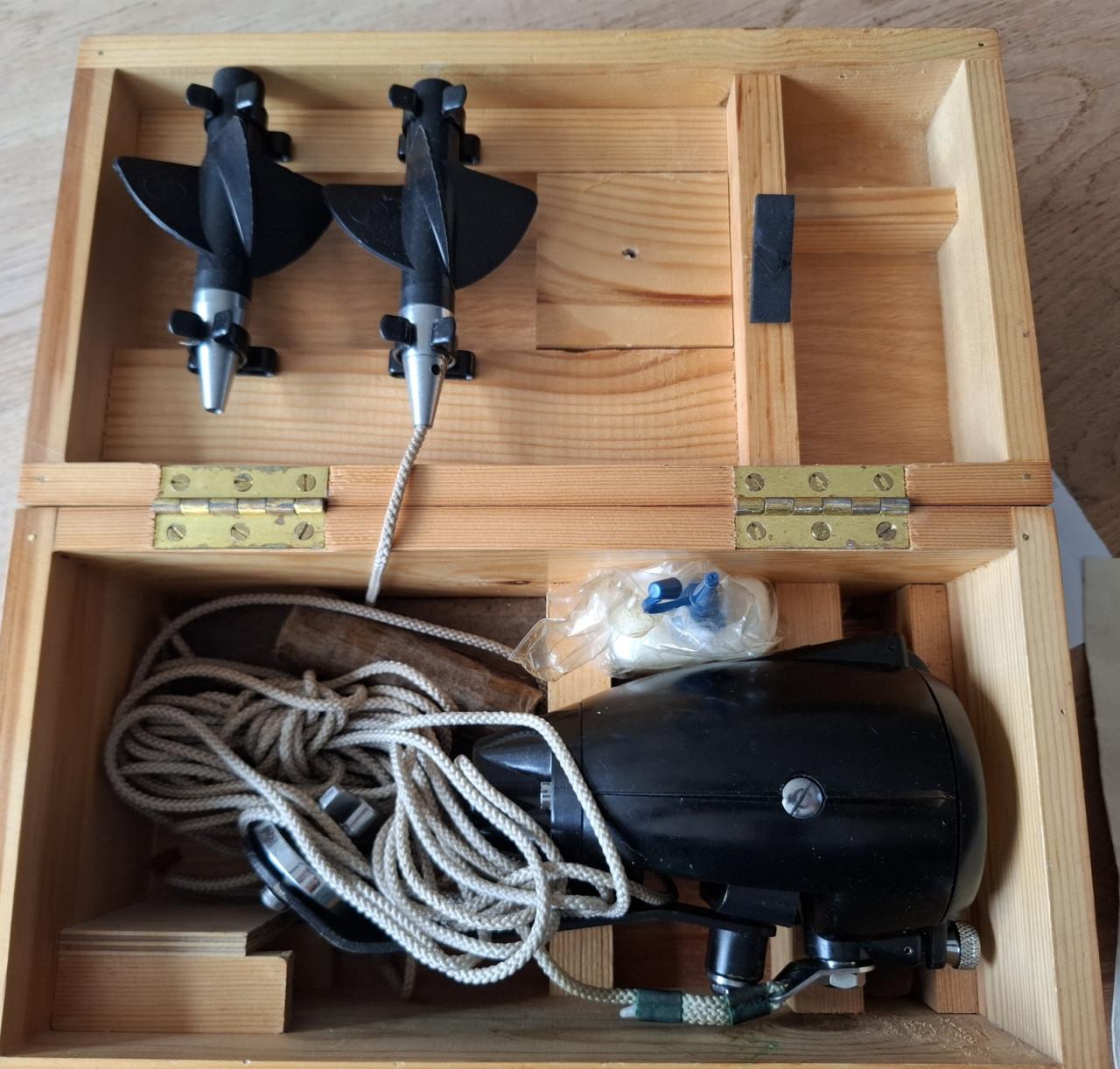 Een complete Walker's Knotmaster Log Mk IIIA in originele kist