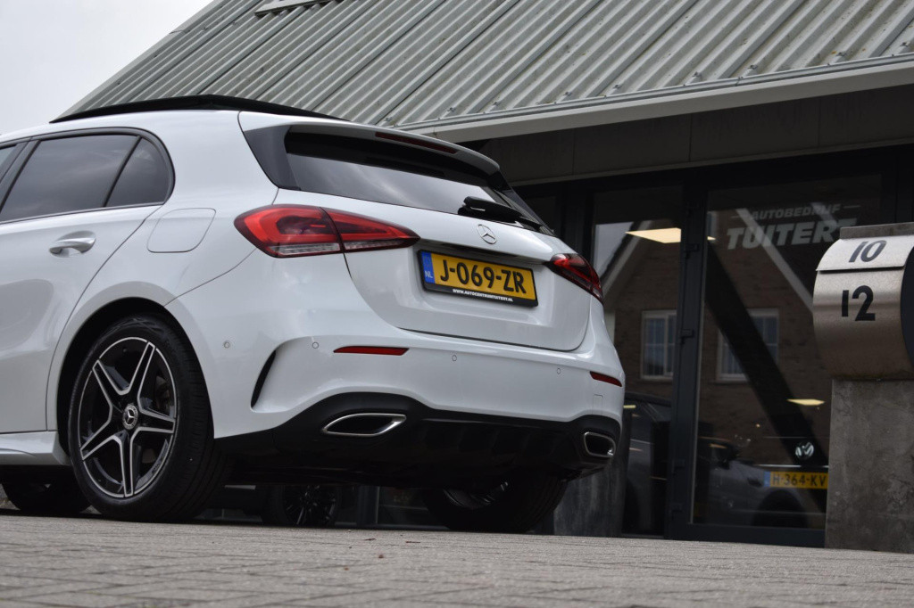 Mercedes-Benz A-Klasse 180 amg night | sfeerverlichting | panoramadak | app