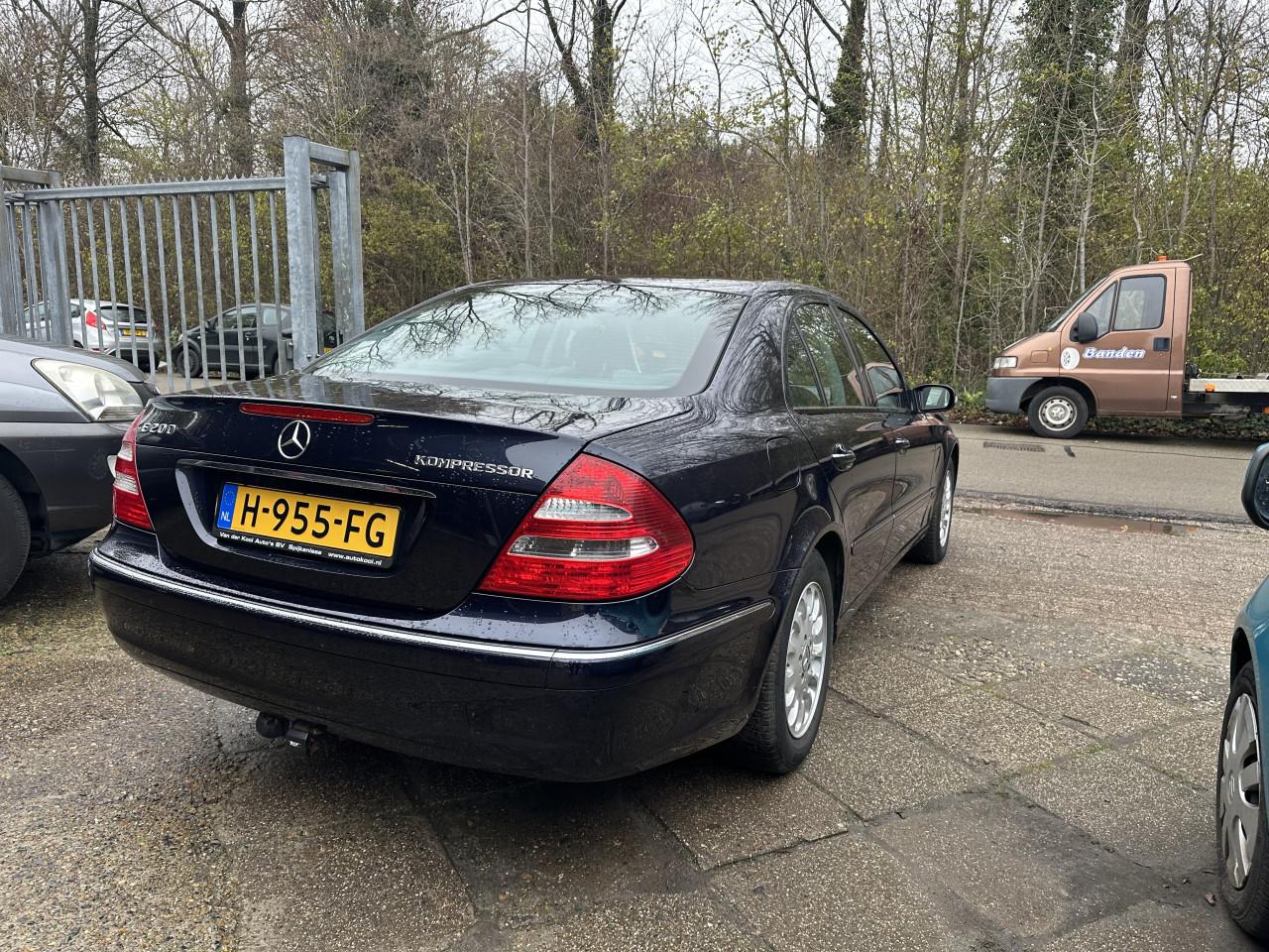 Mercedes E200 compressor Airco, Cruise, trekhaak, handgeschakeld