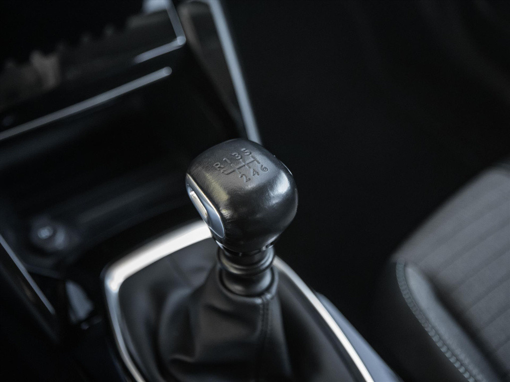 Peugeot 2008 1.2 puretech 130pk allure pack | navigatie | trekhaak | camera