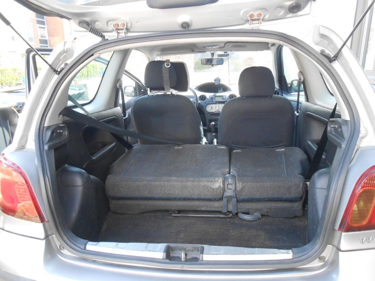 Toyoto Yaris VVT-i Luna uit 2003. APK tot 29-3-2027. Van particulier