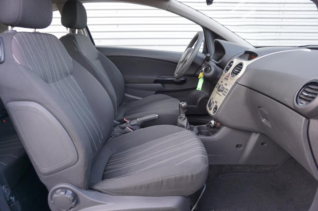 Opel Corsa 1.4-16v cosmo airco / elektr. ramen / lm velgen / nap